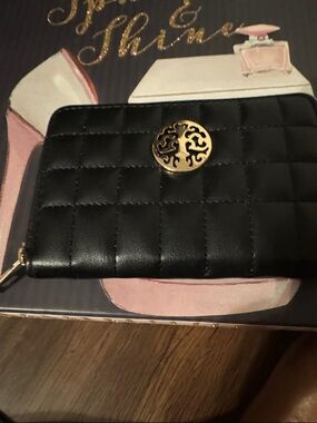 Quilted Black Leather Zip Wallet with Gold Emblem